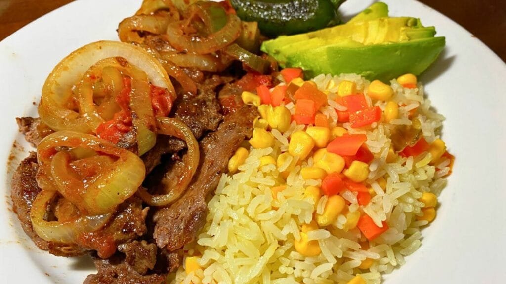 Bistec Encebollado Salvadoreno