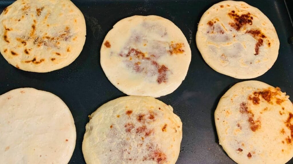 pupusas de frijol con queso